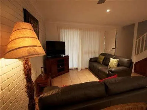 Byron Bay Accom Unit 3 41 Childe Street - Belongil Beach Apartment Byron Bay